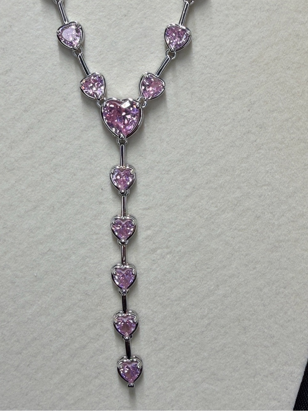 18k triple plate white gold cascading necklace w/large pink crystal hearts. - Picture 9 of 9